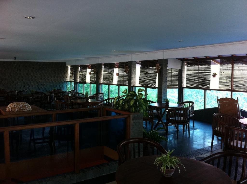 Hotel Adinda Парангтритис Екстериор снимка